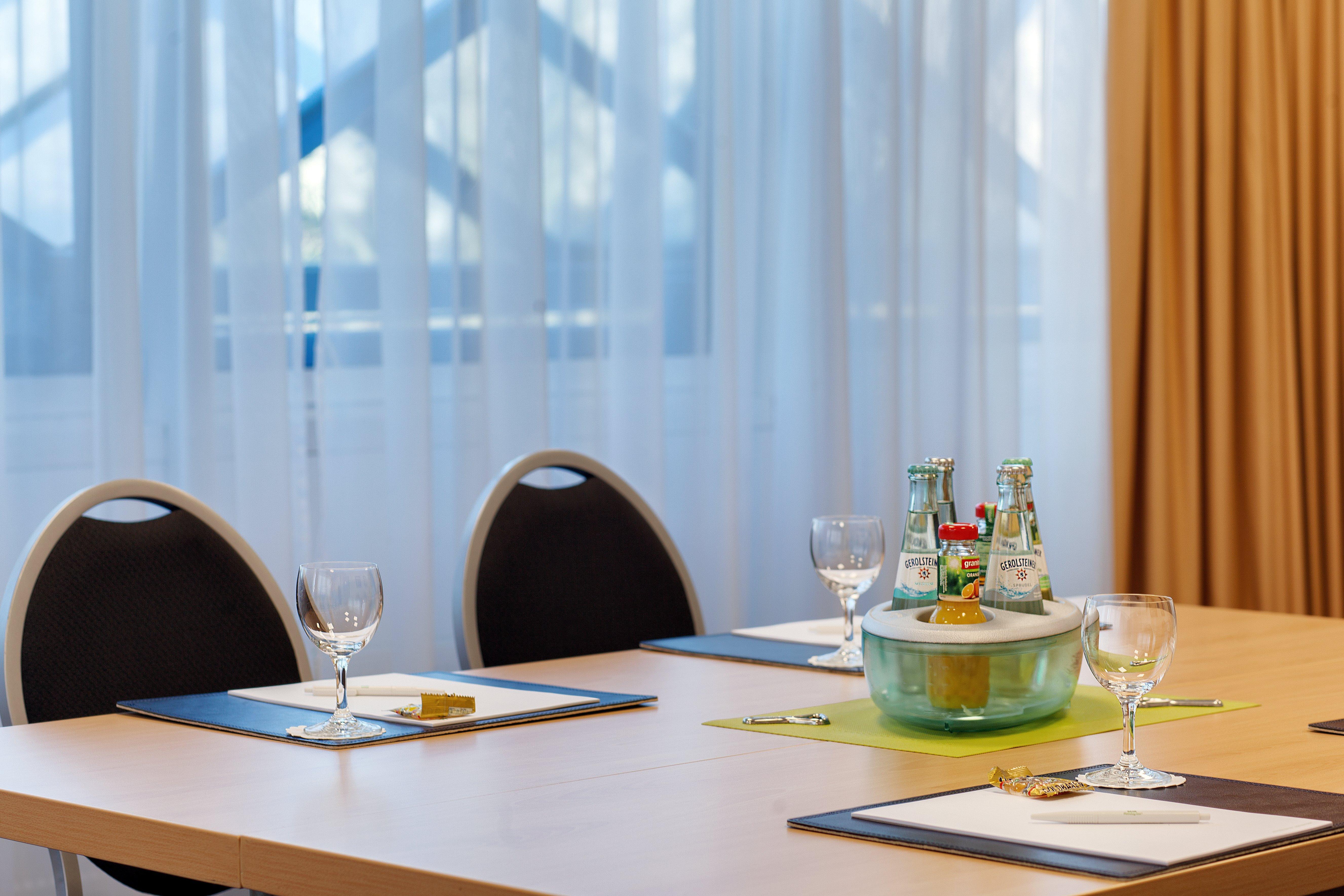 Holiday Inn Berlin City-East Landsberger Allee, An Ihg Hotel Бизнес снимка