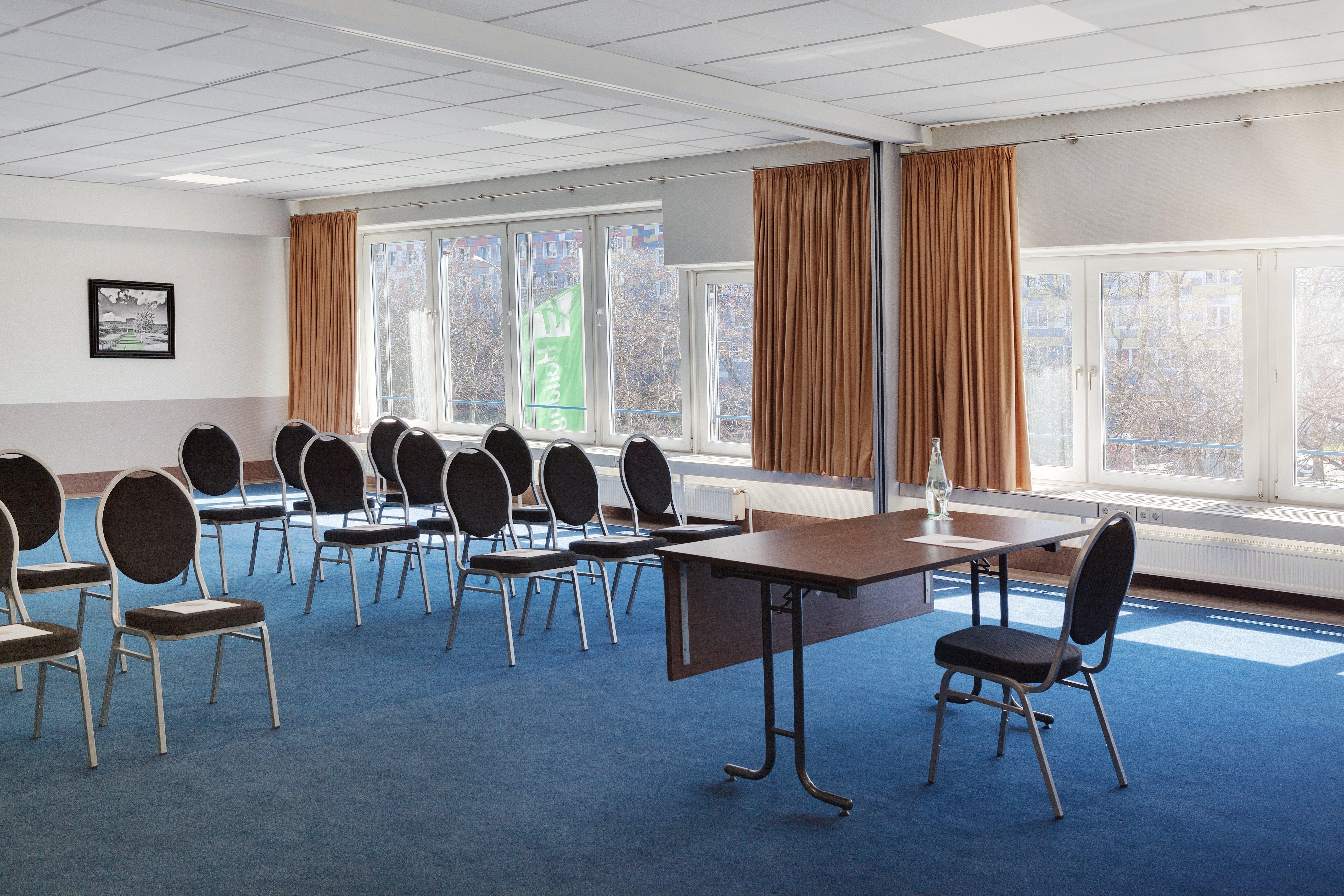 Holiday Inn Berlin City-East Landsberger Allee, An Ihg Hotel Бизнес снимка