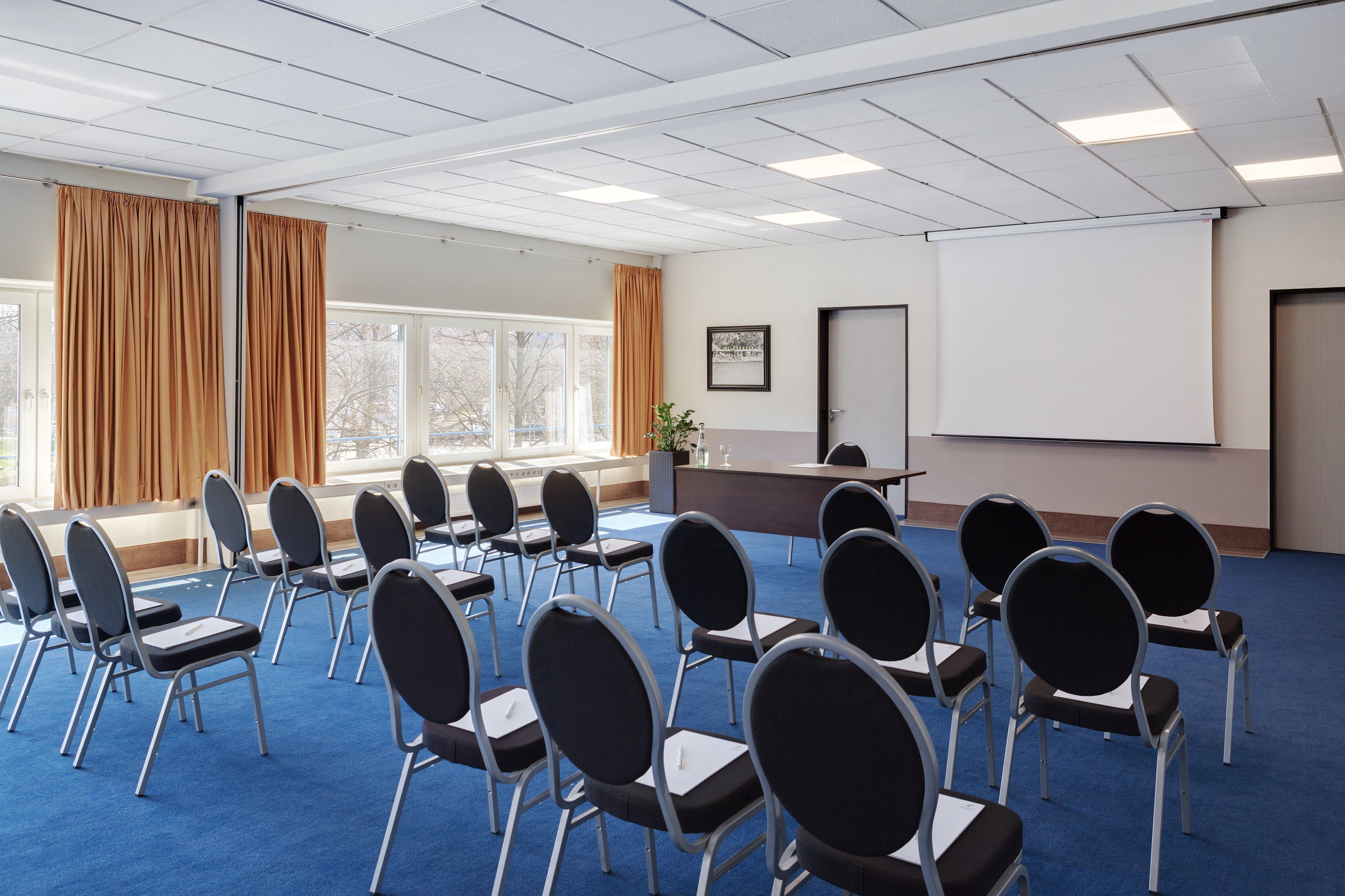 Holiday Inn Berlin City-East Landsberger Allee, An Ihg Hotel Бизнес снимка