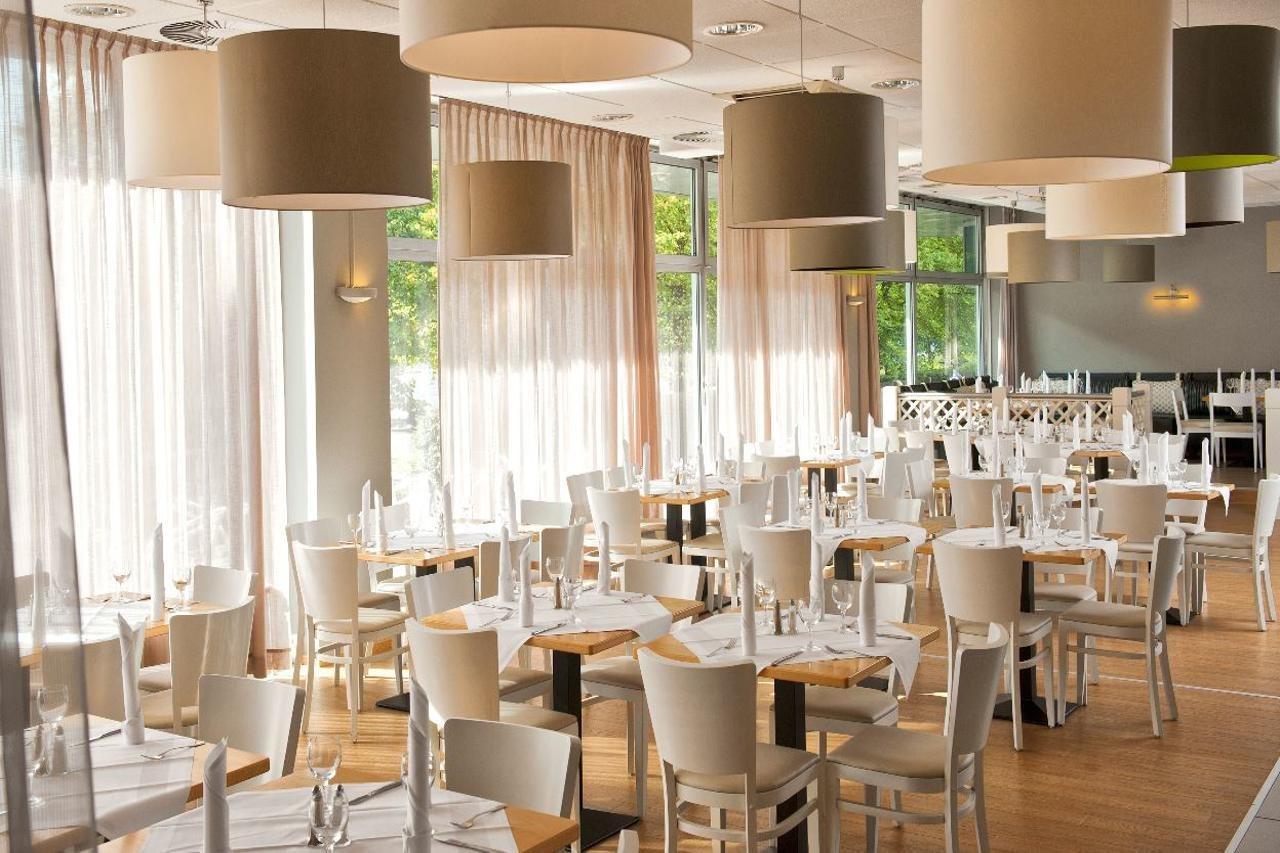 Holiday Inn Berlin City-East Landsberger Allee, An Ihg Hotel Екстериор снимка